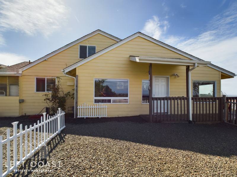 House for rent at 1033 NW Inlet Ave, Lincoln City, OR 97367