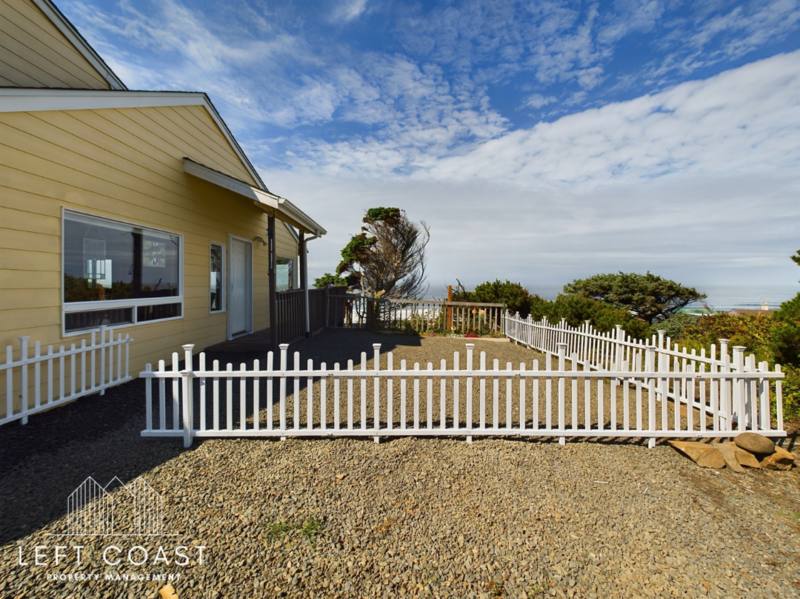 House for rent at 1033 NW Inlet Ave, Lincoln City, OR 97367