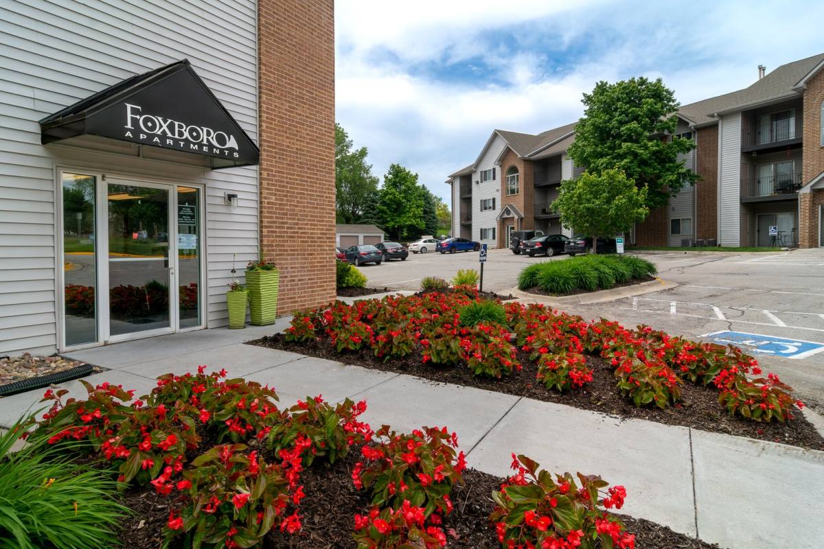 Apartment for rent at 15551 Adams St, Omaha, NE 68137