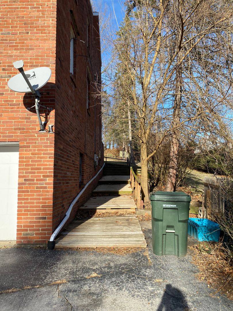 Apartment for rent at 5302 Overlook Glen Dr, Pittsburgh, PA 15236