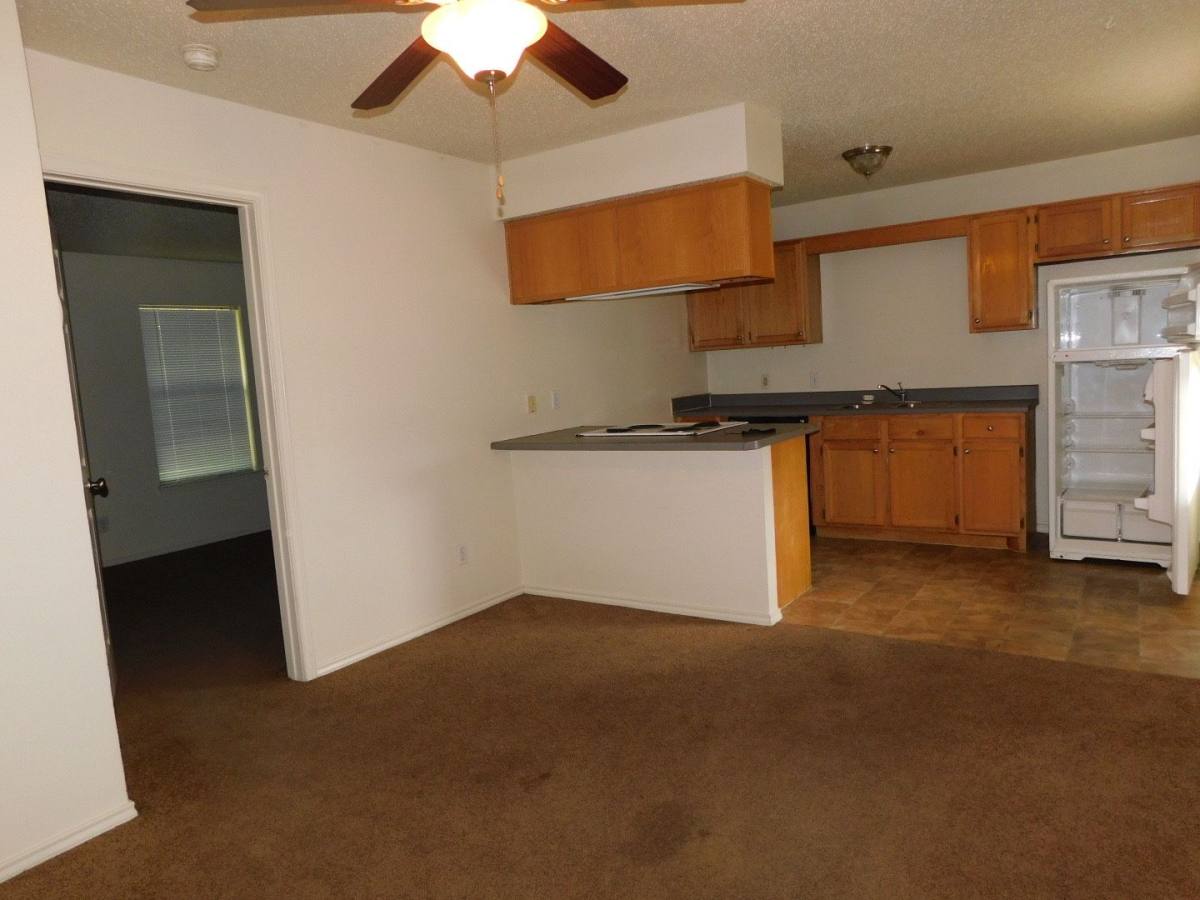 Apartment for rent at 1814 Hunt, Commerce, TX 75428