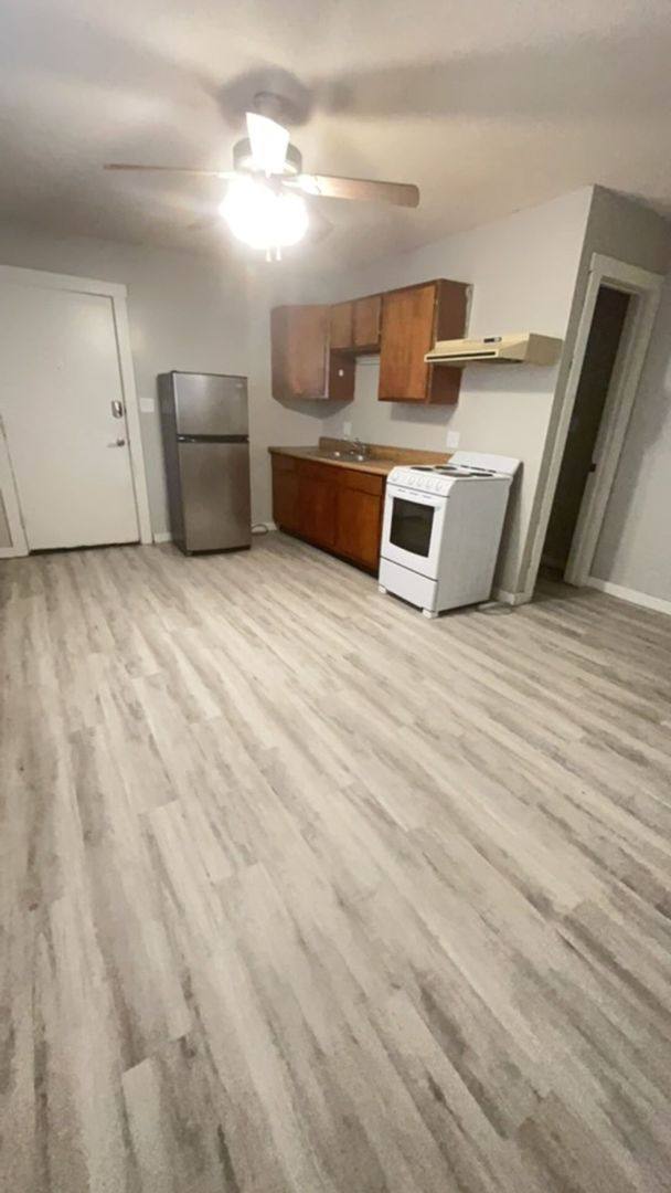 Apartment for rent at 1514 W Jackson St, Muncie, IN 47303