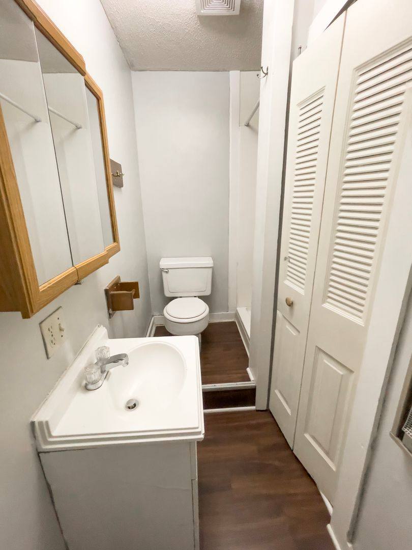 Apartment for rent at 1514 W Jackson St, Muncie, IN 47303