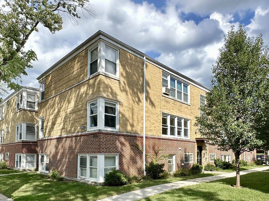 Apartment for rent at 6719 California #W3, Chicago, IL 60645