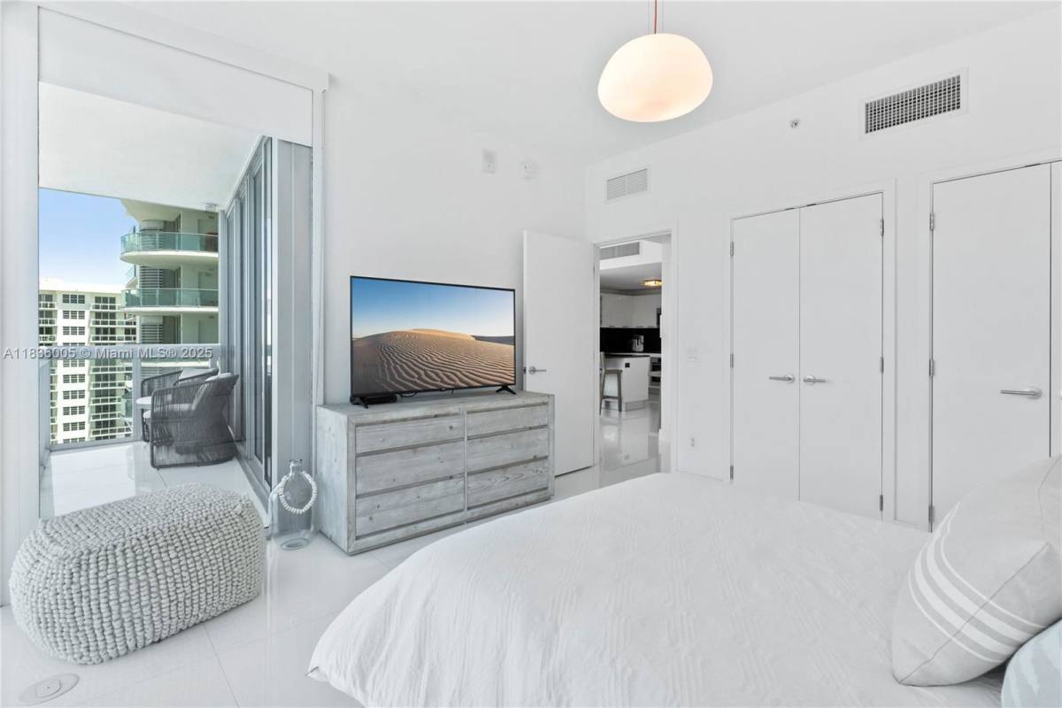 Apartment for rent at 6899 Collins Ave, Miami Beach, FL 33141