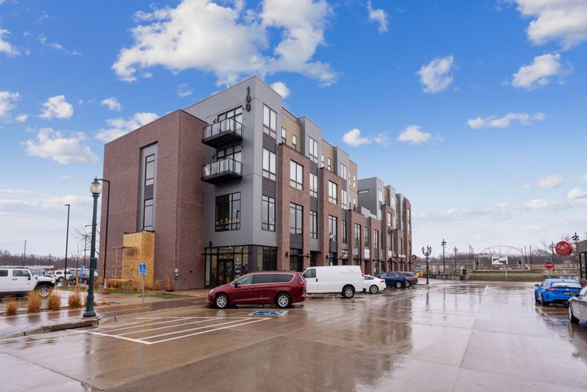 Apartment for rent at 100 E 2nd St, Cedar Falls, IA 50613