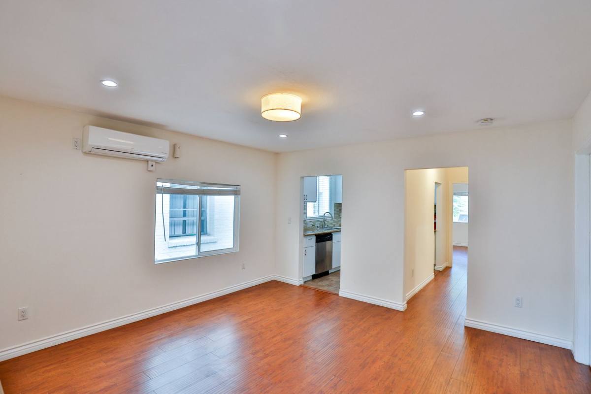 Apartment for rent at 141 N New Hampshire Ave, Los Angeles, CA 90004