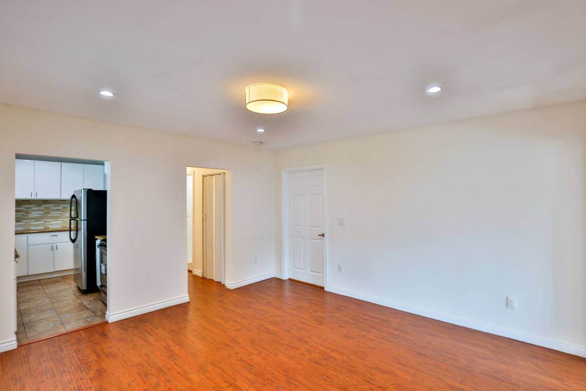 Apartment for rent at 141 N New Hampshire Ave, Los Angeles, CA 90004