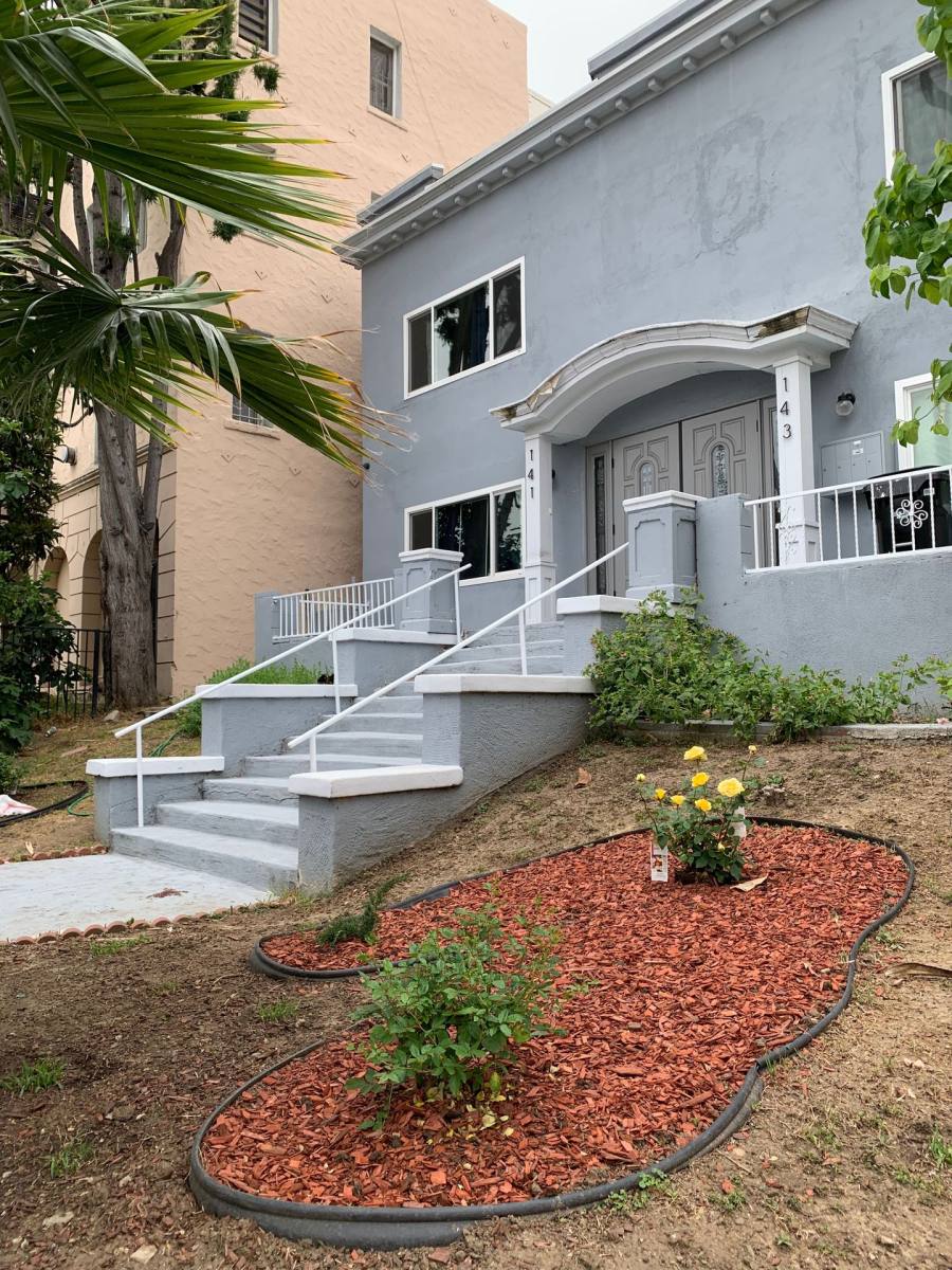 Apartment for rent at 141 N New Hampshire Ave, Los Angeles, CA 90004