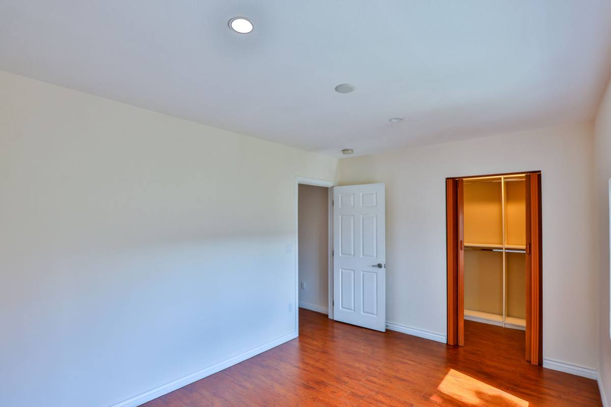 Apartment for rent at 141 N New Hampshire Ave, Los Angeles, CA 90004