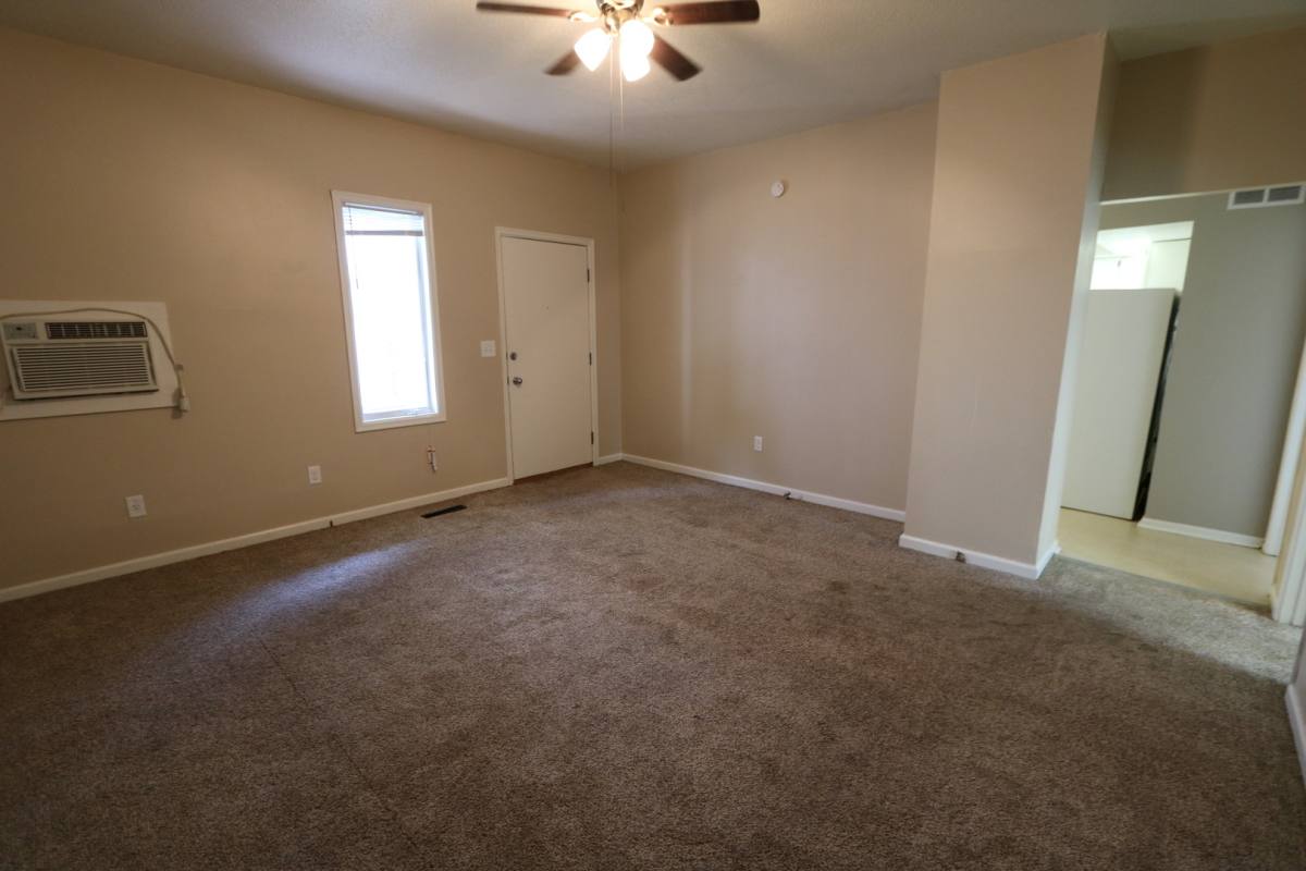 Apartment for rent at 1021 N 6th St, Burlington, IA 52601