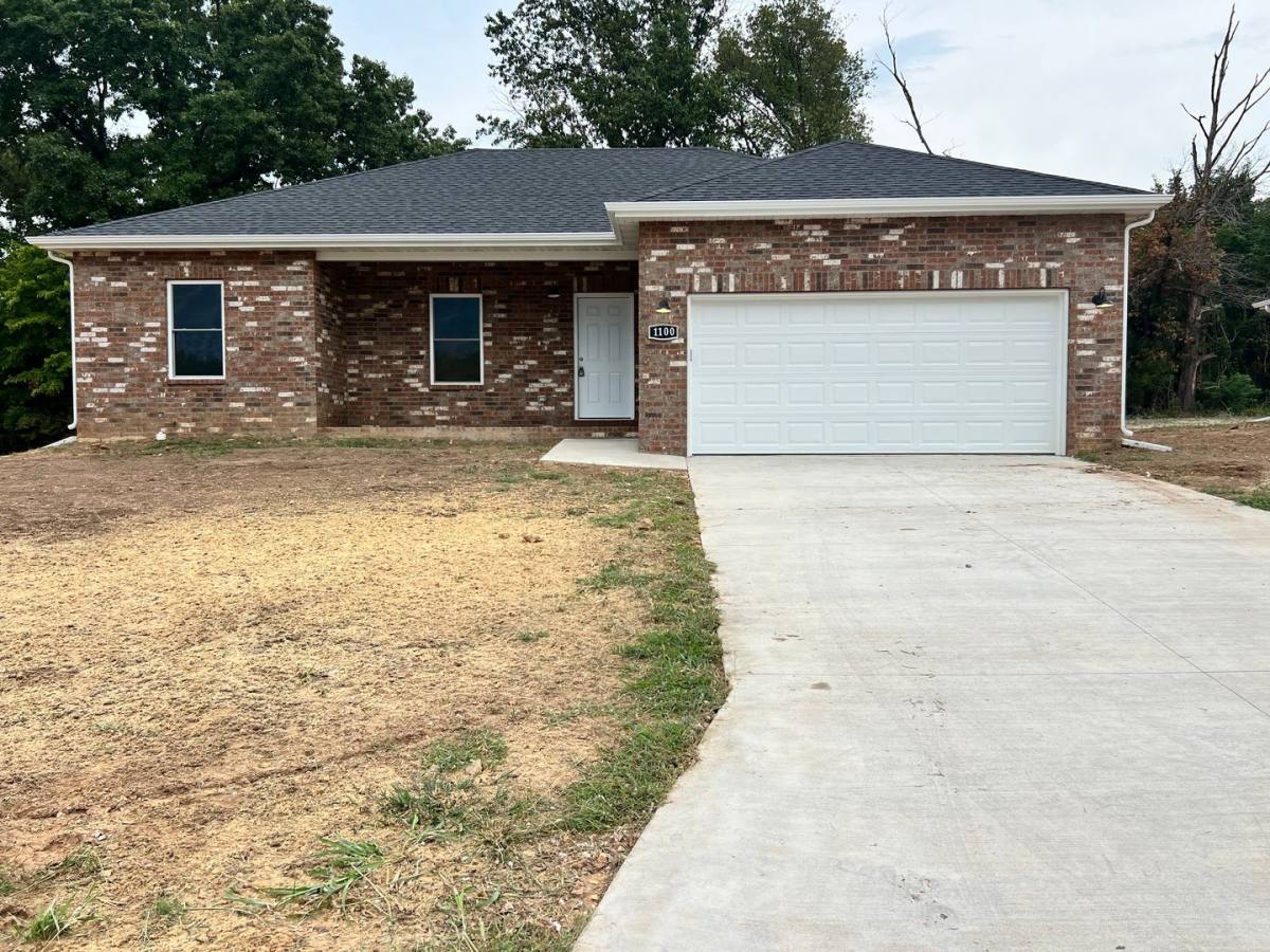 House for rent at 1100 S Mission Ave, Bolivar, MO 65613