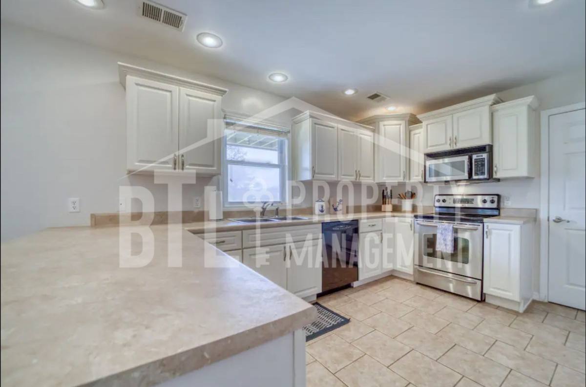 Apartment for rent at 134 Lake Village Lane, Reeds Spring, MO 65737