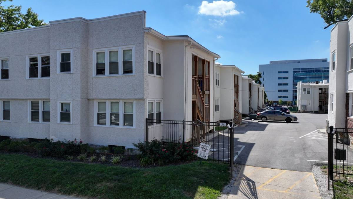 Apartment for rent at 1800-1802 W 41st St, Kansas City, MO 64111