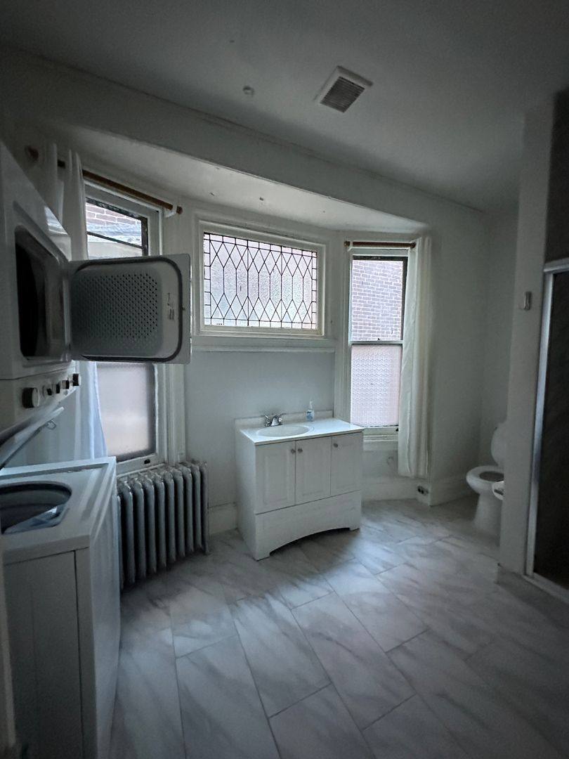 Apartment for rent at 325 N 34th St, Philadelphia, PA 19104