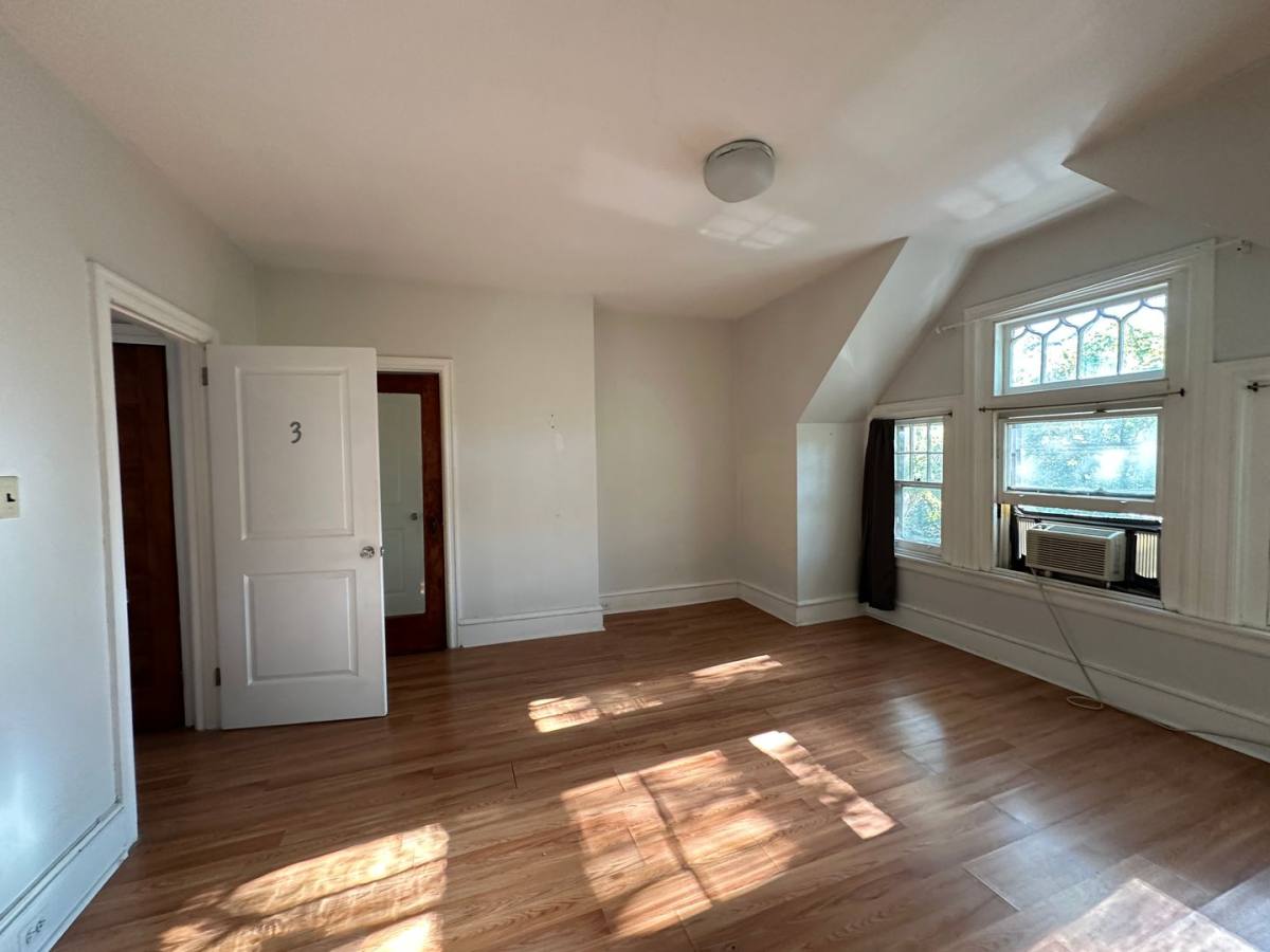 Apartment for rent at 325 N 34th St, Philadelphia, PA 19104