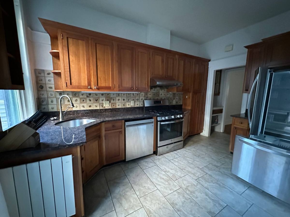 Apartment for rent at 325 N 34th St, Philadelphia, PA 19104