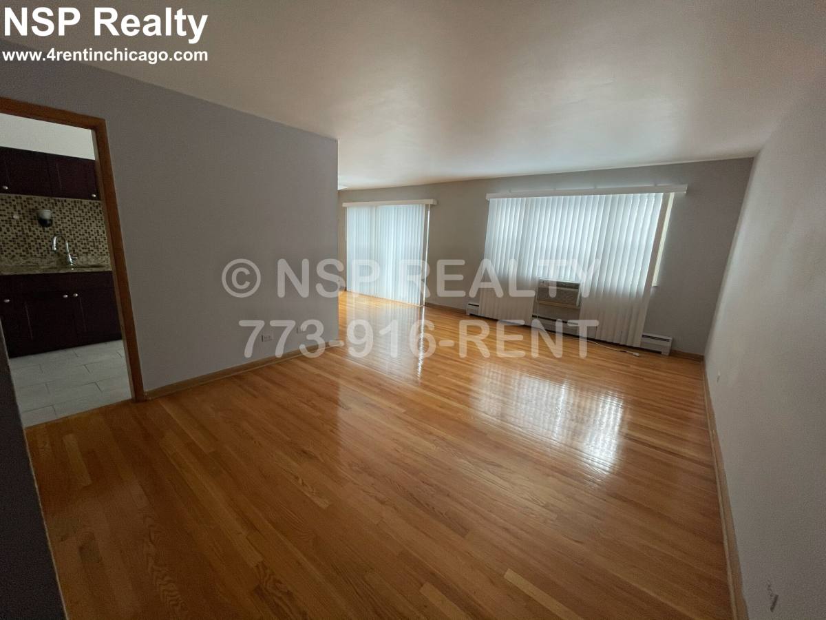 Apartment for rent at 1004 S River Rd #3C, Des Plaines, IL 60016
