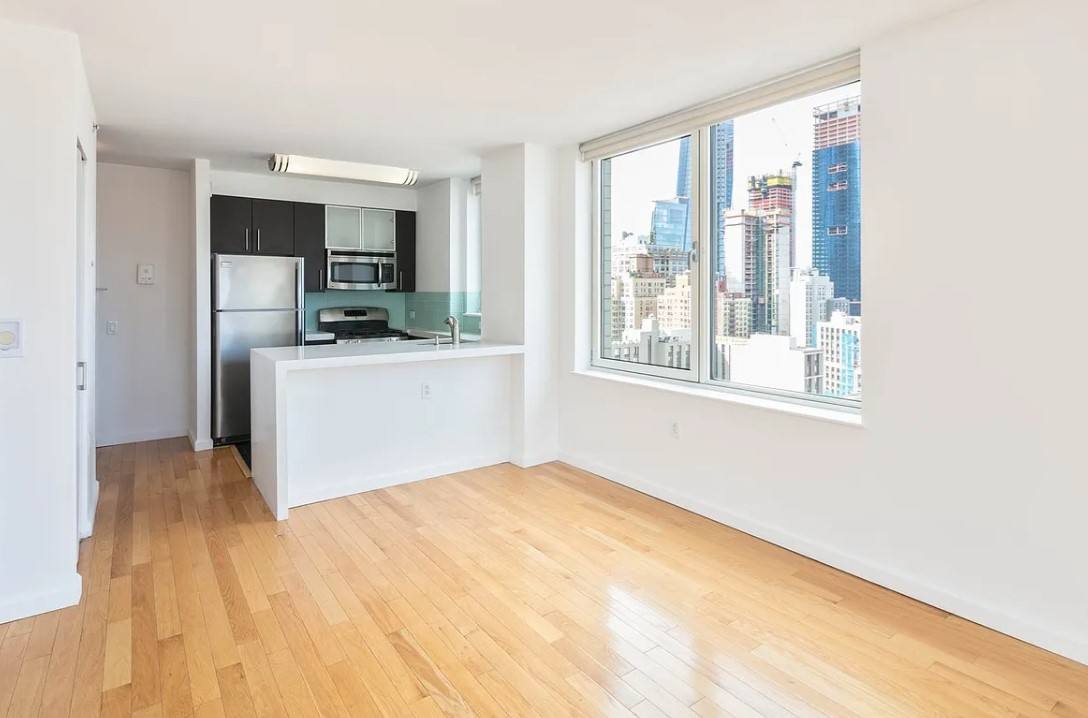Apartment for rent at 344 W 37th St #10D, New York, NY 10018