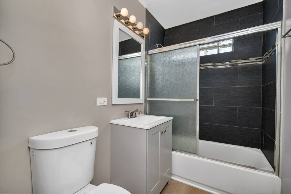 Apartment for rent at 21 N Main St, Glen Ellyn, IL 60137