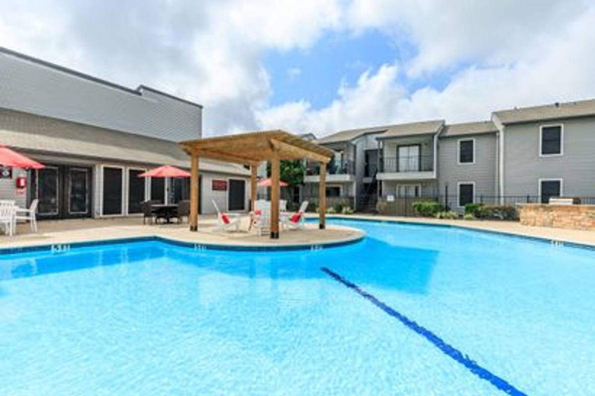 Apartment for rent at 420 Garland Dr, Lake Jackson, TX 77566