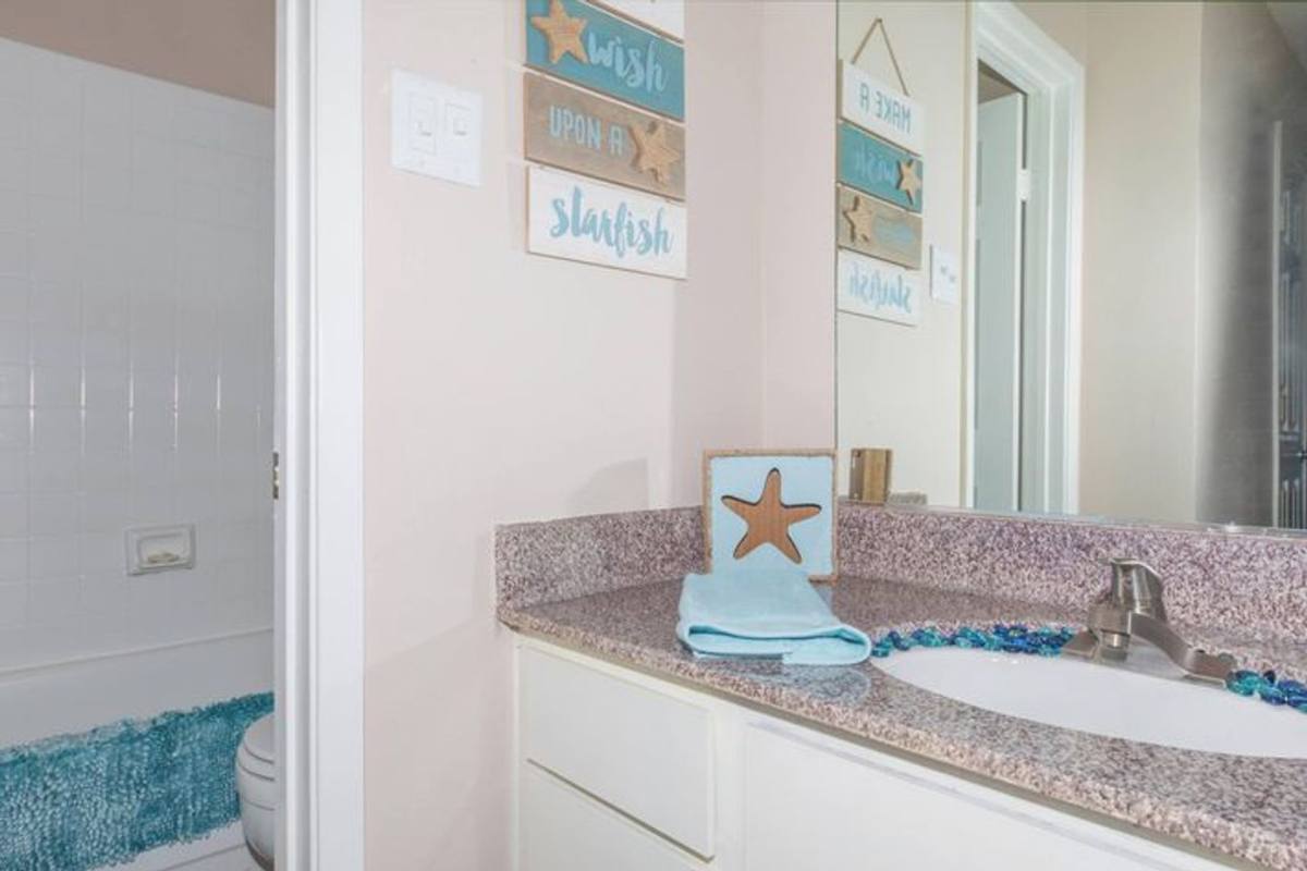 Apartment for rent at 420 Garland Dr, Lake Jackson, TX 77566