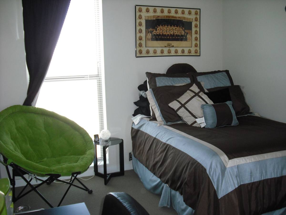 Apartment for rent at 1000 University Ave SE, Minneapolis, MN 55414