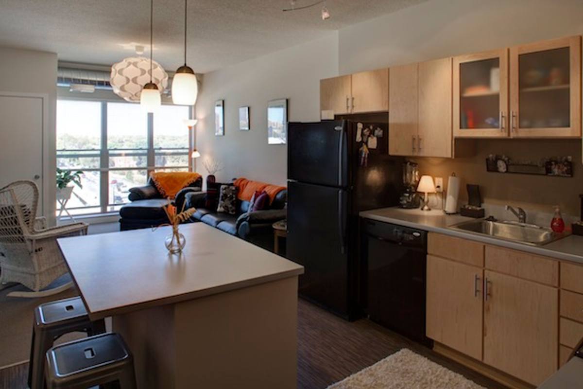 Apartment for rent at 1000 University Ave SE, Minneapolis, MN 55414