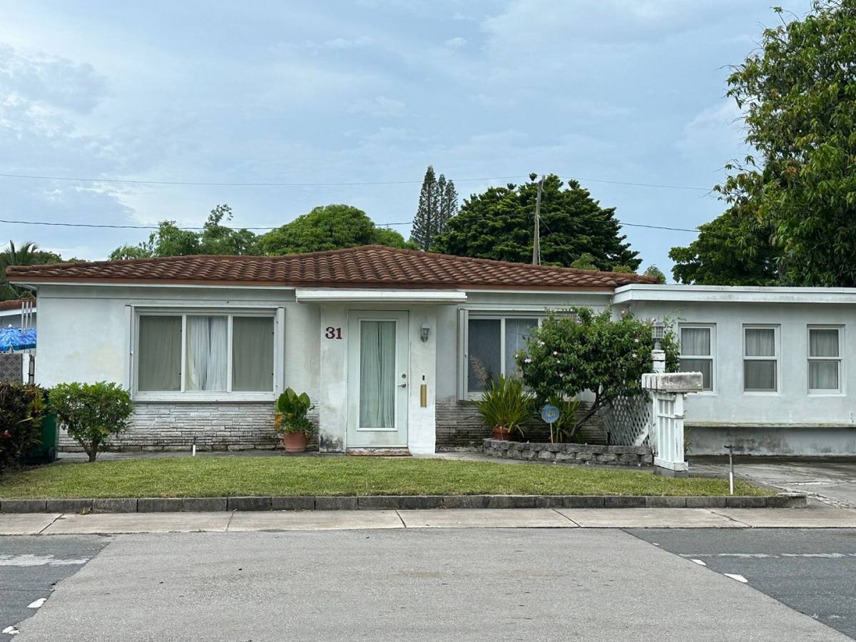 Townhouse for rent at 31 SW 10 St, Dania, FL 33004