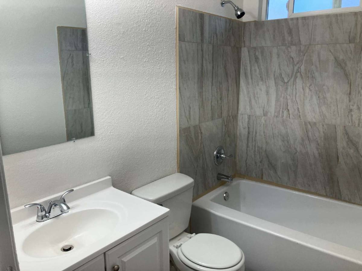 Apartment for rent at 412 N St, Merced, CA 95341