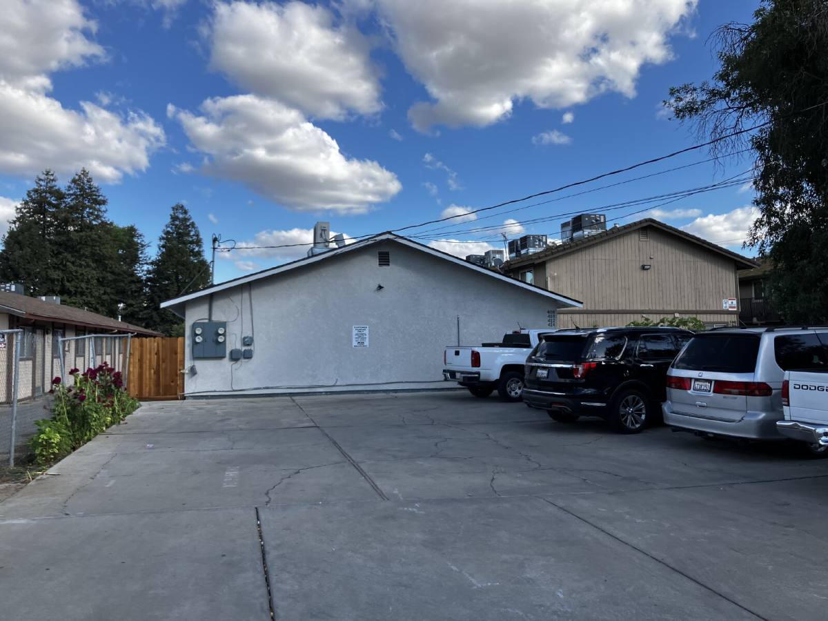 Apartment for rent at 412 N St, Merced, CA 95341