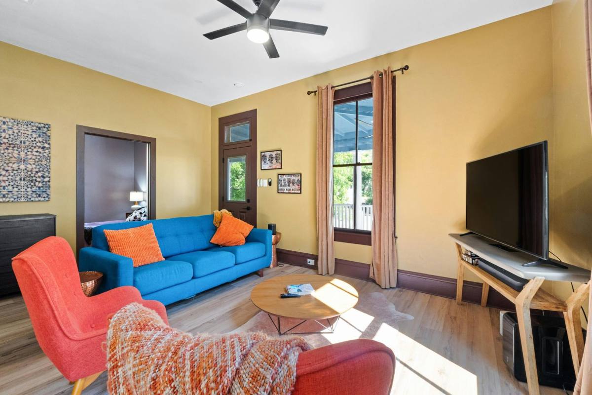 Apartment for rent at 709 W 14th St, Austin, TX 78701