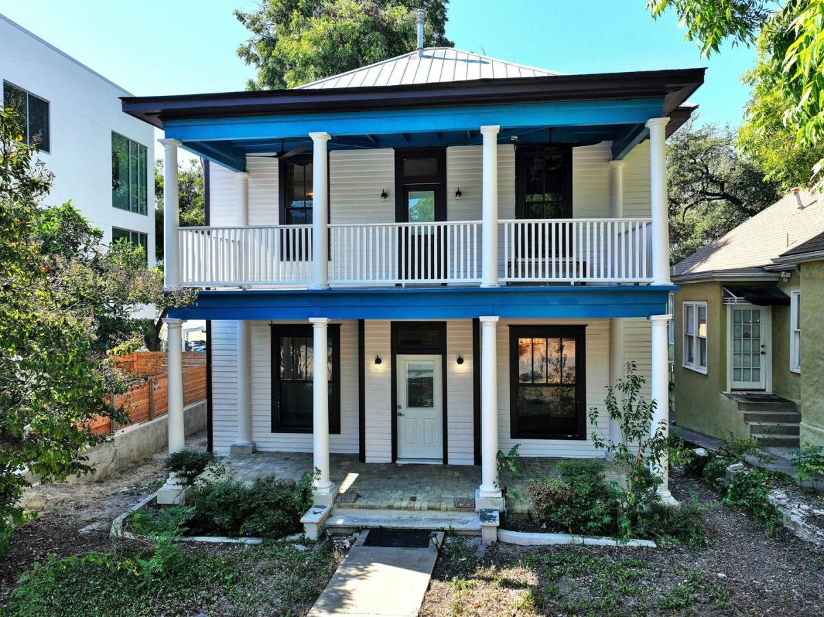 Apartment for rent at 709 W 14th St, Austin, TX 78701