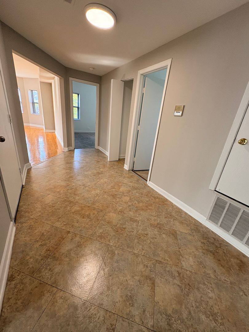 Apartment for rent at 5912 W Washington Bvld, Chicago, IL 60644