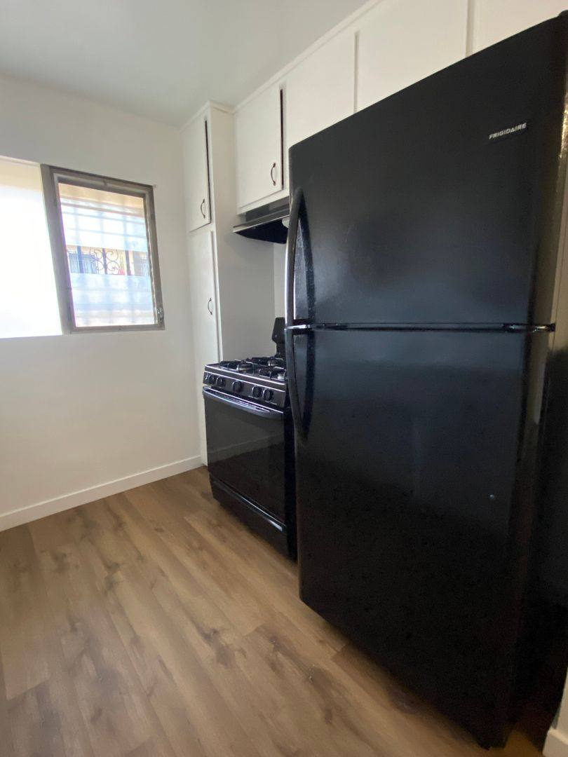 Apartment for rent at 629 No Hayworth Ave, Los Angeles, CA 90048