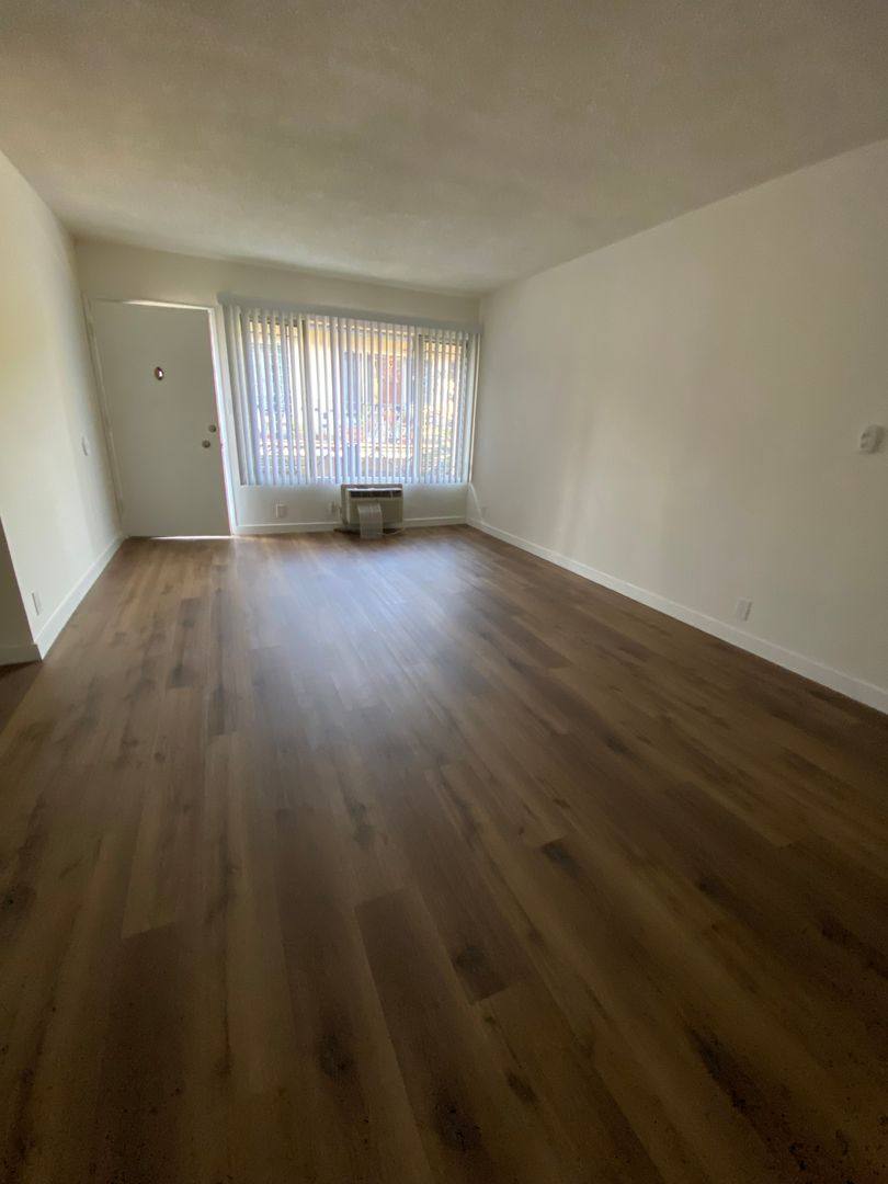 Apartment for rent at 629 No Hayworth Ave, Los Angeles, CA 90048