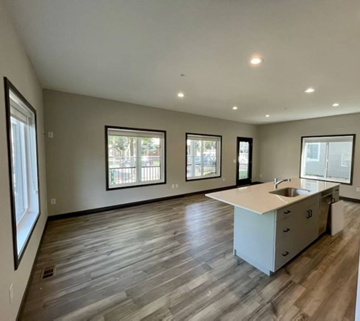 Townhouse for rent at 707 13th Ave SE, Minneapolis, MN 55414
