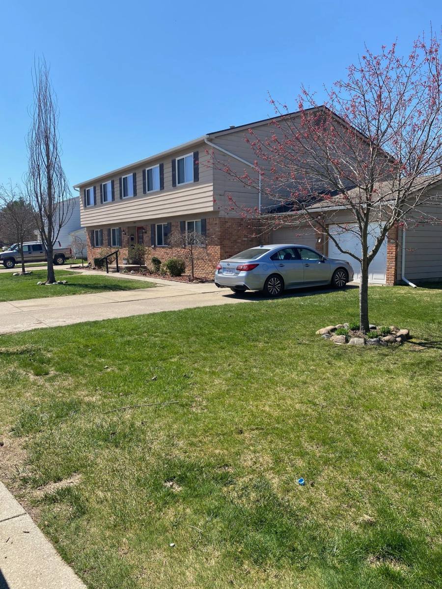 Apartment for rent at 12273 Woodside Dr, Grand Blanc, MI 48439