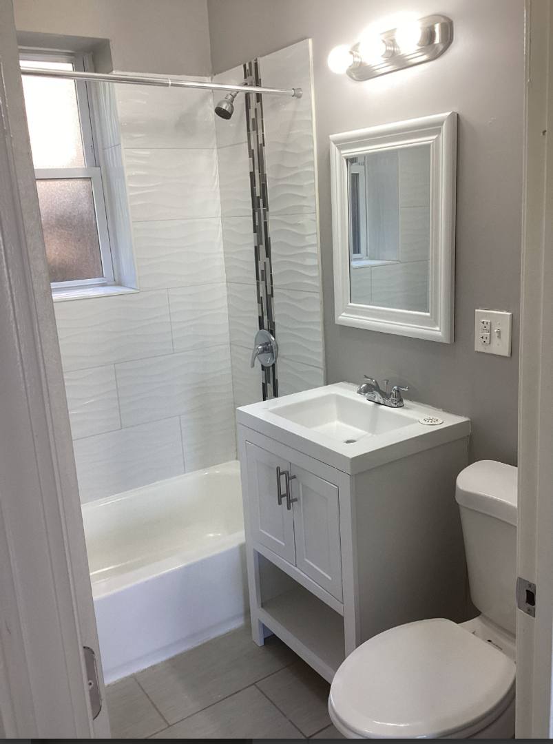 Apartment for rent at 1136 W 68th St, Chicago, IL 60621