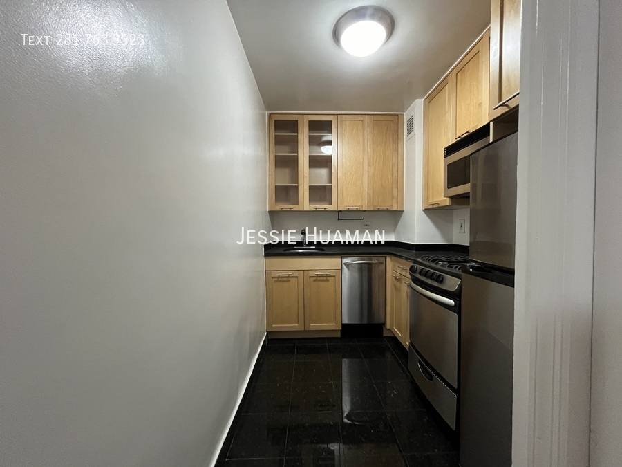 Apartment for rent at 236 E 36th St #HI, New York, NY 10016