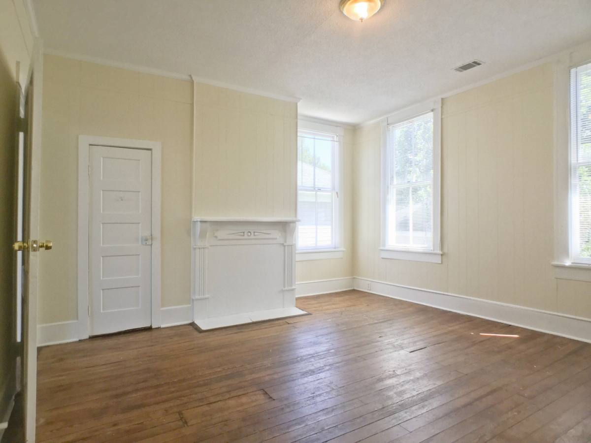 Apartment for rent at 407 E Park Ave, Savannah, GA 31401