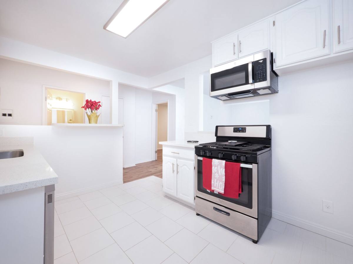 Apartment for rent at 3042 Livonia Ave, Los Angeles, CA 90034