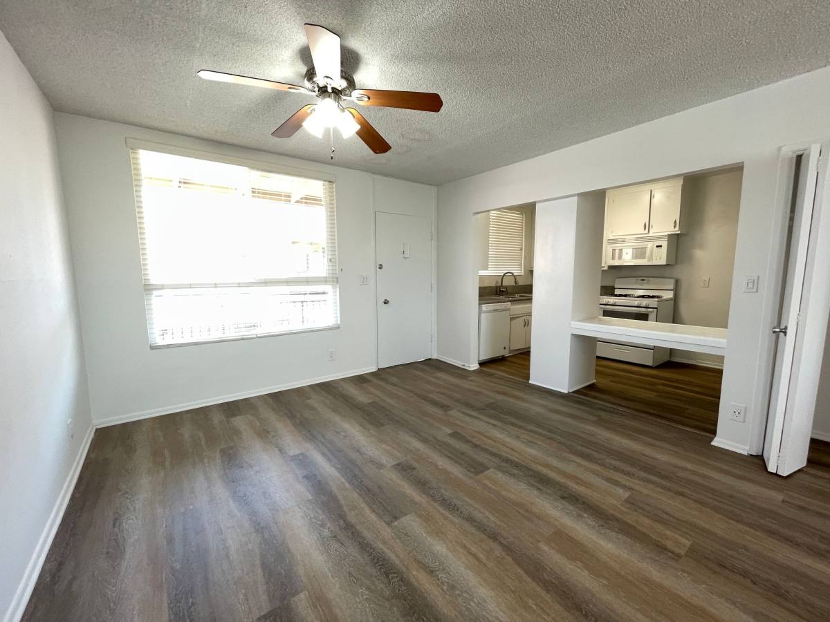 Apartment for rent at 7351 Variel Ave, Canoga Park, CA 91303