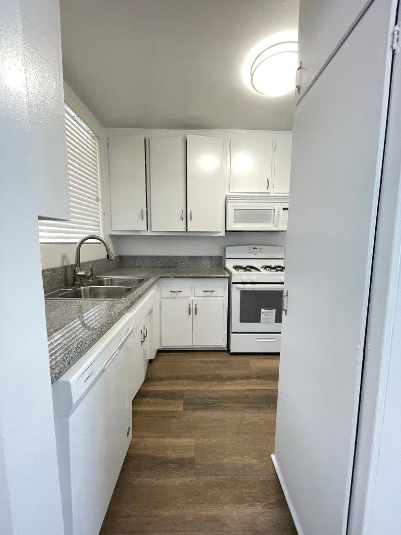 Apartment for rent at 7351 Variel Ave, Canoga Park, CA 91303