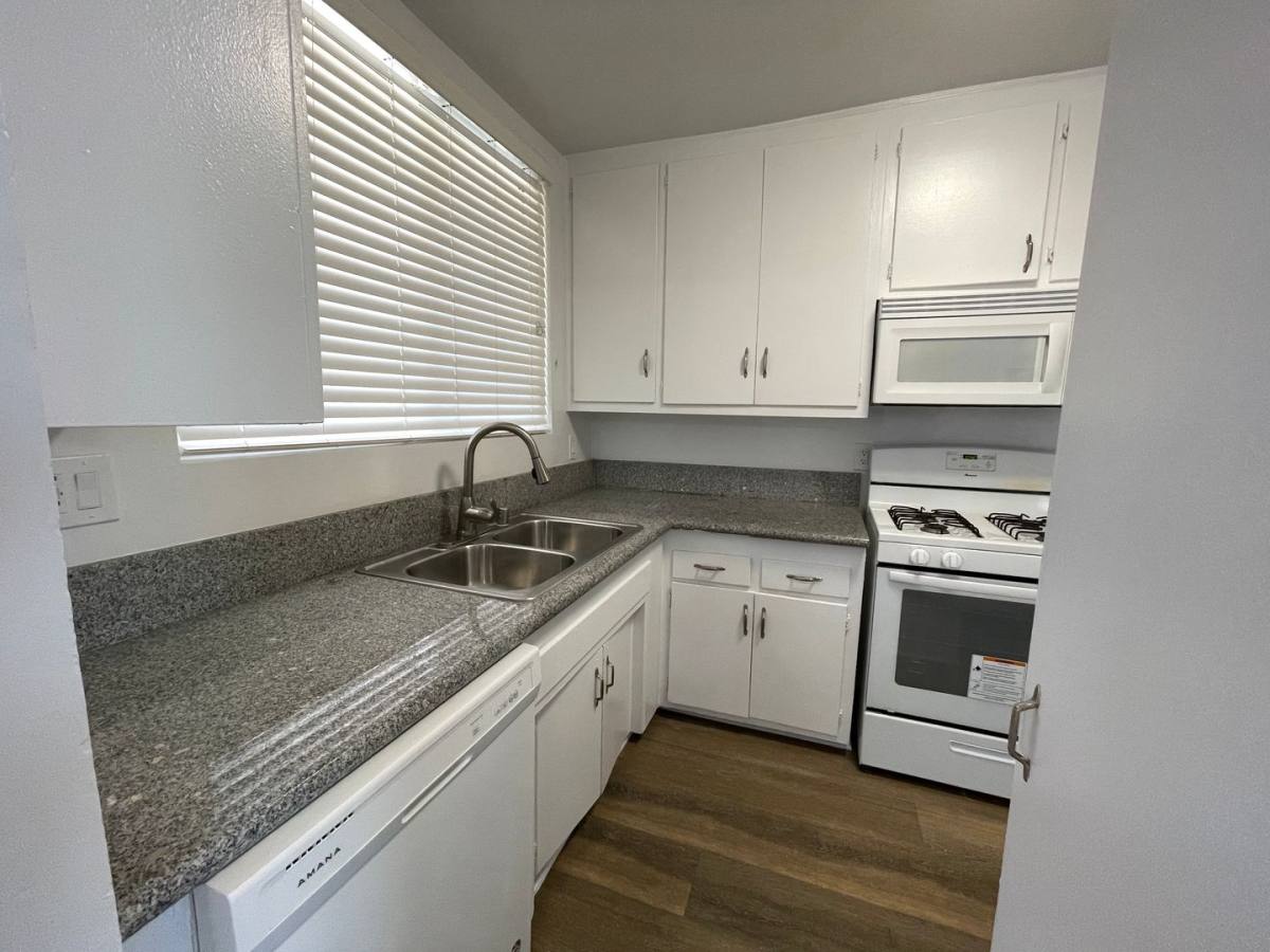Apartment for rent at 7351 Variel Ave, Canoga Park, CA 91303