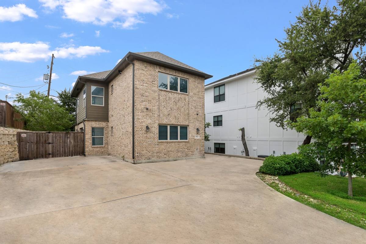 House for rent at 2832 Forest Park Blvd, Fort Worth, TX 76110