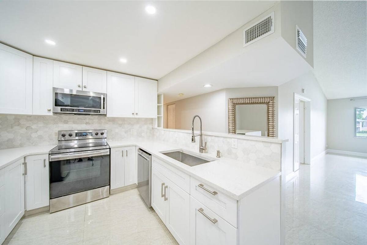 Apartment for rent at 13810 Oneida Dr, Delray Beach, FL 33446