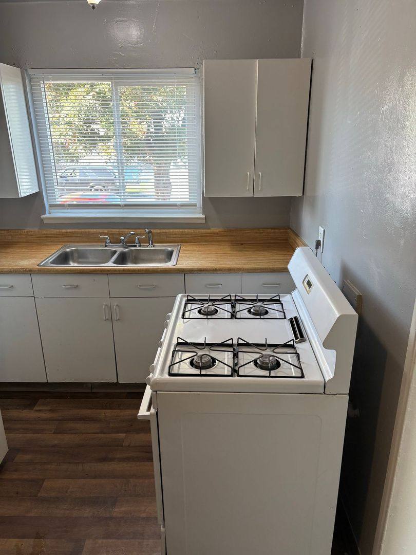 Apartment for rent at 1510 N Brooks Ave, Fresno, CA 93728