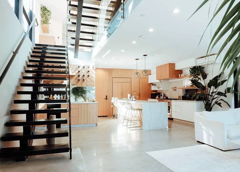 Apartment for rent at 115 Park Place, Venice, CA 90291