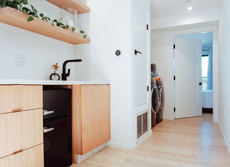 Apartment for rent at 115 Park Place, Venice, CA 90291